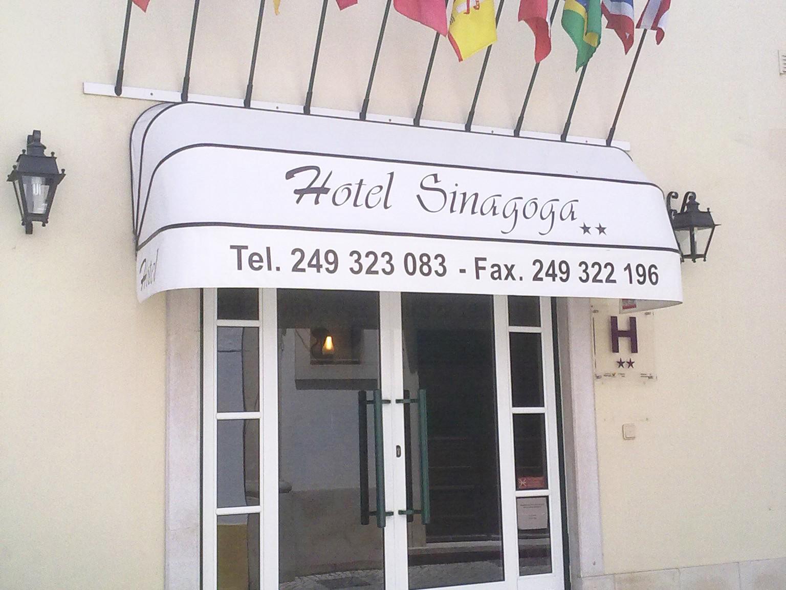 Fachada - Hotel Sinagoga oferece um excelente serviço para uma rápida estadia ou para umas ferias mais prolongadas com acesso Wi-Fi gratuito.